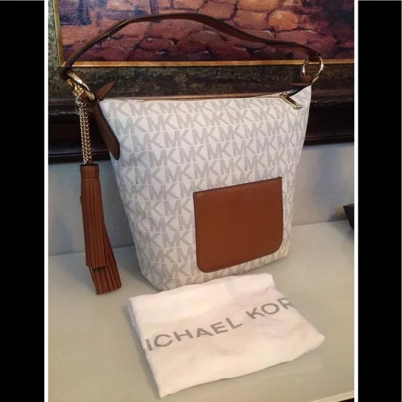 NWT Michael Kors MK Signature Vanilla Elana Convertible Shoulder Bag